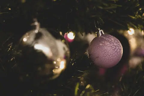 Lilac crackle ornament