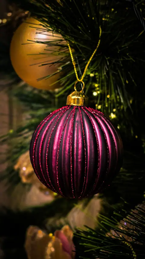 Plum ribbed glass ornament