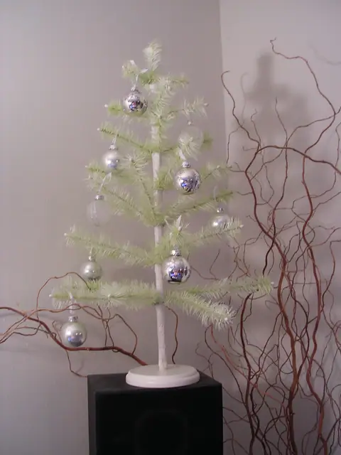 Replica feather Christmas tree